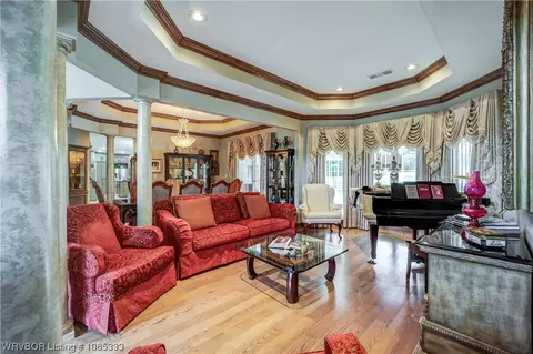Living - 5300 E Valley Rd, Fort Smith, AR 72903 photo 6 of 6