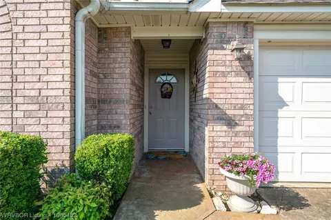 706 Chateau Dr, Fort Smith, AR 72908 photo 3