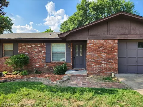 1615 S Savannah Dr, Fort Smith, AR 72901