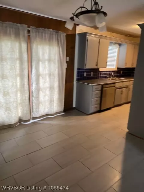 1615 S Savannah Dr, Fort Smith, AR 72901 photo 9