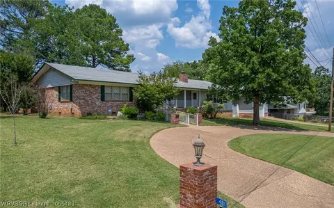481 W 9th St, Booneville, AR 72927