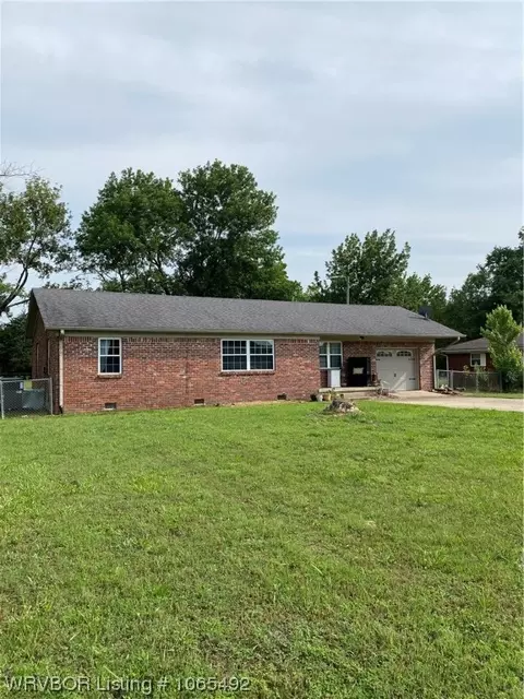 945 Cherry St, Alma, AR 72921 photo 3