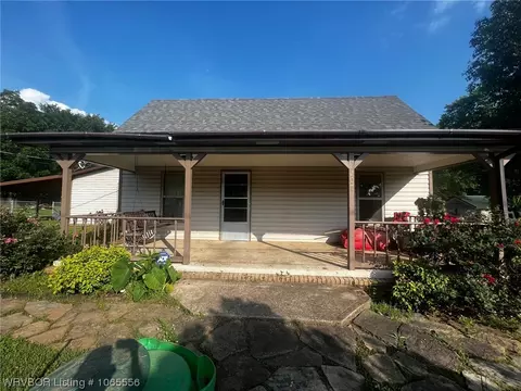 207 Vine St, Wister, OK 74966