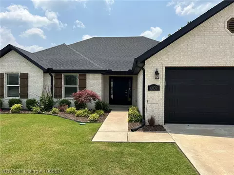 6039 Mecklin St, Fayetteville, AR 72704