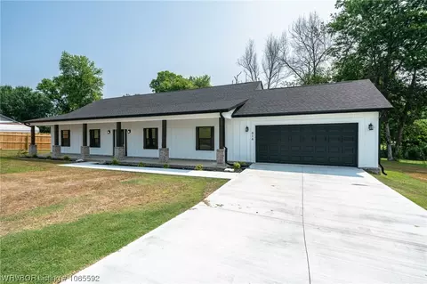 816 Holt Dr, Alma, AR 72921