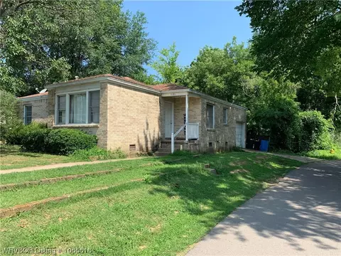 1121 Dechard St, Van Buren, AR 72956