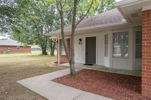 410 S Vine St, Hackett, AR 72937 photo 2