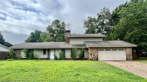 3200 Caitlin Ct, Fort Smith, AR 72908