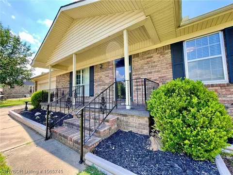 705 Division St, Greenwood, AR 72936