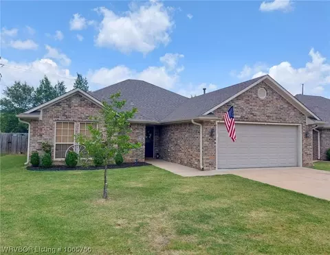 8615 Gracie Ln, Fort Smith, AR 72916