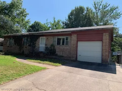 8012 Colony Ln, Fort Smith, AR 72908