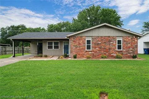 8422 S 32nd Ter, Fort Smith, AR 72908