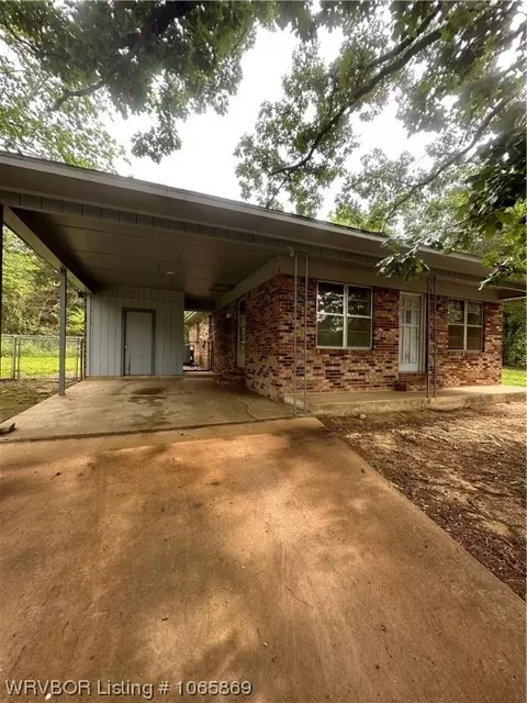 26 Circle H Ln, Van Buren, AR 72956
