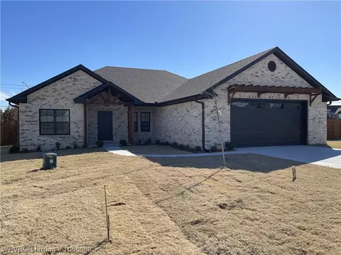 7515 Curtis Xing, Fort Smith, AR 72916