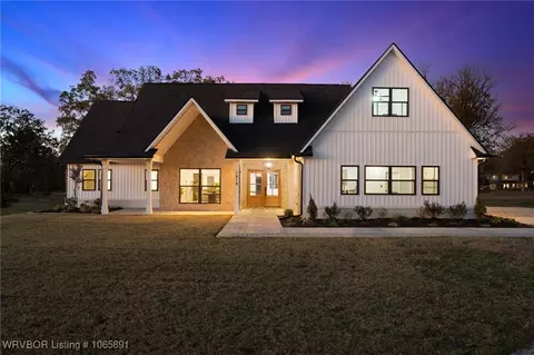 1919 Queensbury Way, Fort Smith, AR 72908