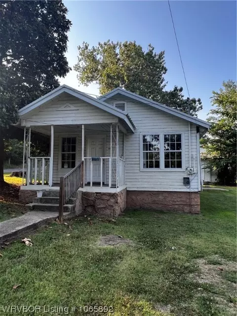 1901 Emma St, Van Buren, AR 72956