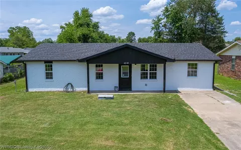 4203 Pond St, Van Buren, AR 72956