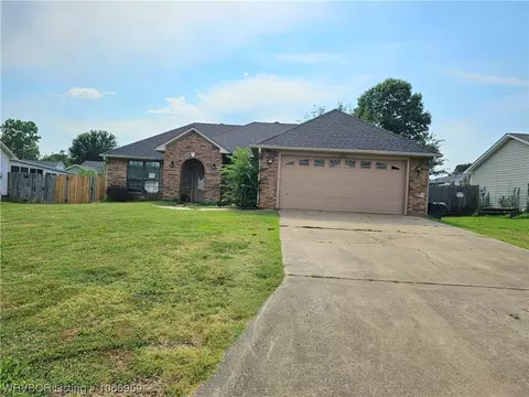 2317 Broken Hill Dr, Van Buren, AR 72956