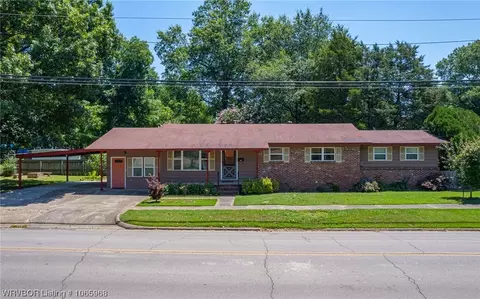 205 N 5th St, Paris, AR 72855