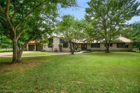 21569 Cedar Creek Dr, Hodgen, OK 74939