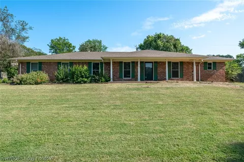 9 Westward St, Van Buren, AR 72956
