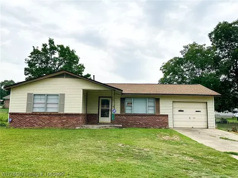 1116 N 24th St, Van Buren, AR 72956