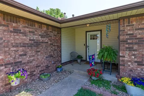 2208 N Davis St, Lavaca, AR 72941 photo 2
