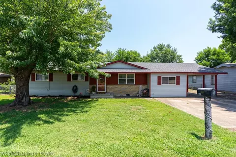 203 Carrol Heights Dr, Poteau, OK 74953