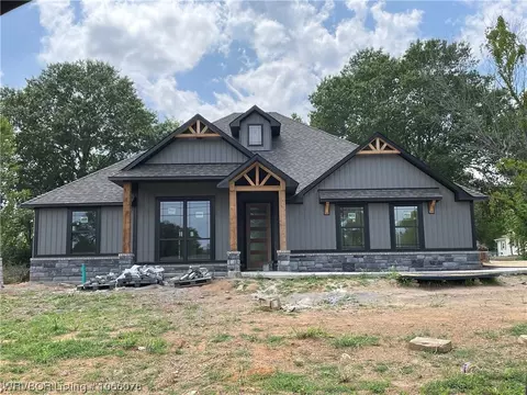 635 Bell Rd, Greenwood, AR 72936