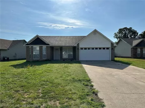 38 Plumbark Ct, Greenwood, AR 72936