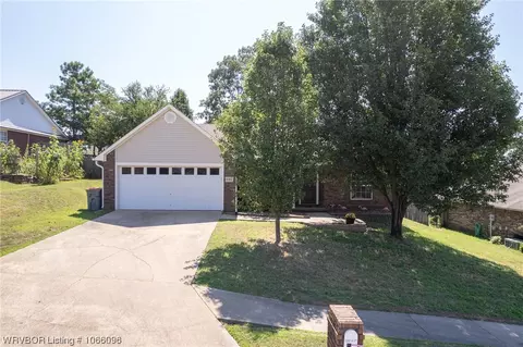 1202 N 10th St, Barling, AR 72923