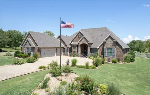 516 Deerwood Dr, Greenwood, AR 72936