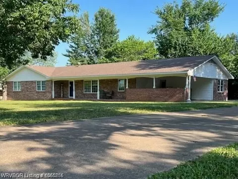 832 E Creek Ave, Sallisaw, OK 74955