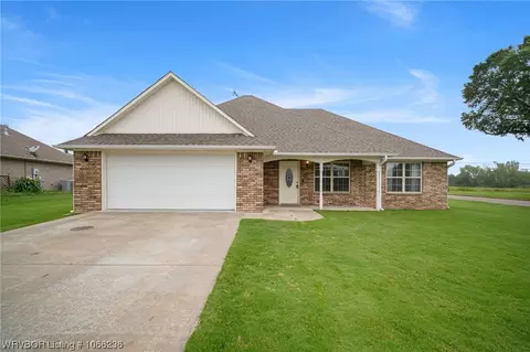 100 W Dora Ln, Poteau, OK 74953