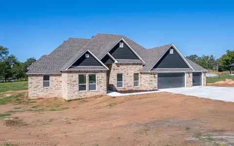 1811 Xade Ln, Lavaca, AR 72941