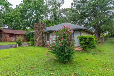 1309 6th Ter, Barling, AR 72923 photo 2