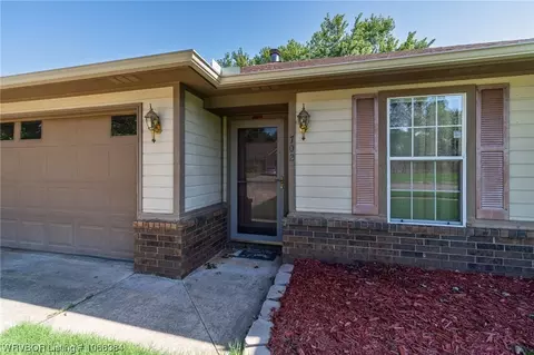 702 I Cir, Barling, AR 72923 photo 3