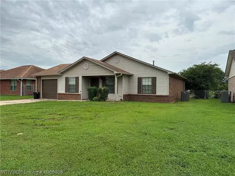 818 S 38th St, Van Buren, AR 72956