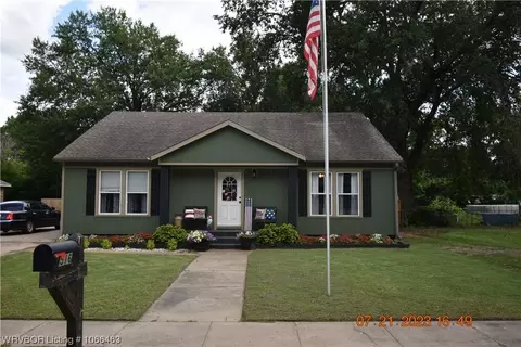 516 E Chickasaw Ave, Sallisaw, OK 74955