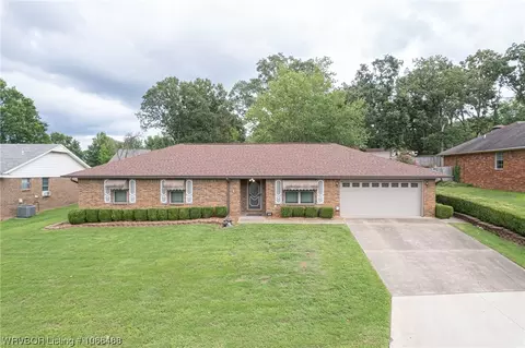 1418 N 9 St, Van Buren, AR 72956