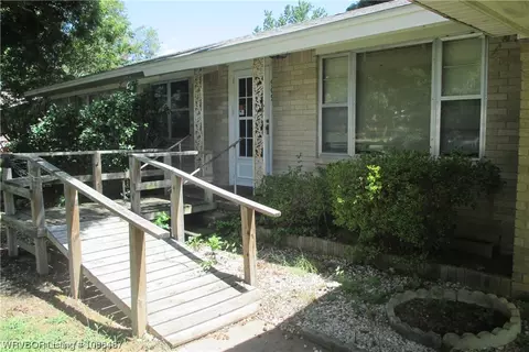 909 N 3rd, Paris, AR 72855 photo 2