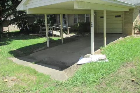 909 N 3rd, Paris, AR 72855 photo 3