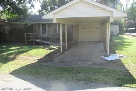 909 N 3rd, Paris, AR 72855 photo 5