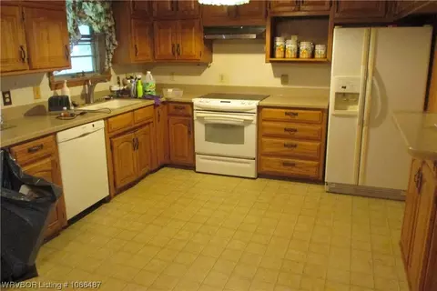 909 N 3rd, Paris, AR 72855 photo 7