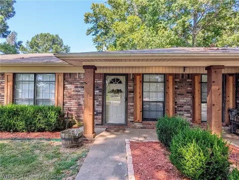 1301 Bugscuffle Rd, Lavaca, AR 72941