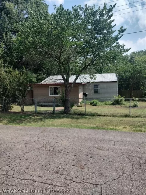 304 SE 11, Muldrow, OK 74948