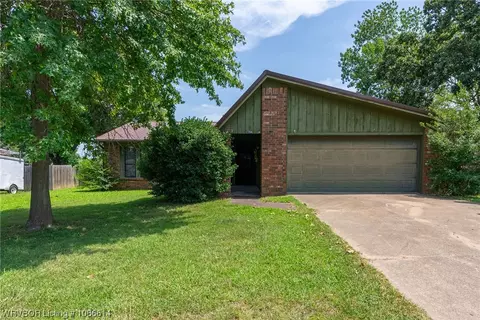 704 Melba Denton Ln, Sallisaw, OK 74955