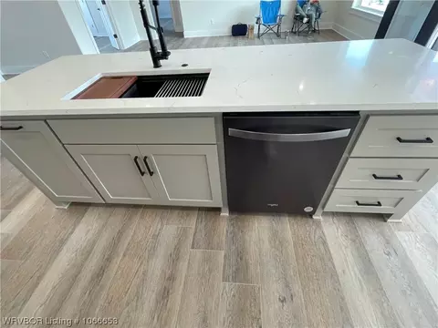 Kitchen - 404 Stoneledge Dr, Lavaca, AR 72941 photo 2 of 5