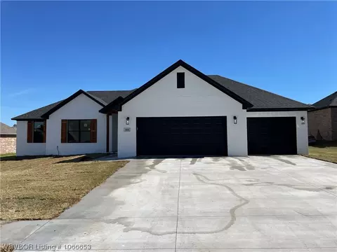 404 Stoneledge Dr, Lavaca, AR 72941