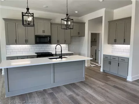 Kitchen - 404 Stoneledge Dr, Lavaca, AR 72941 photo 3 of 5